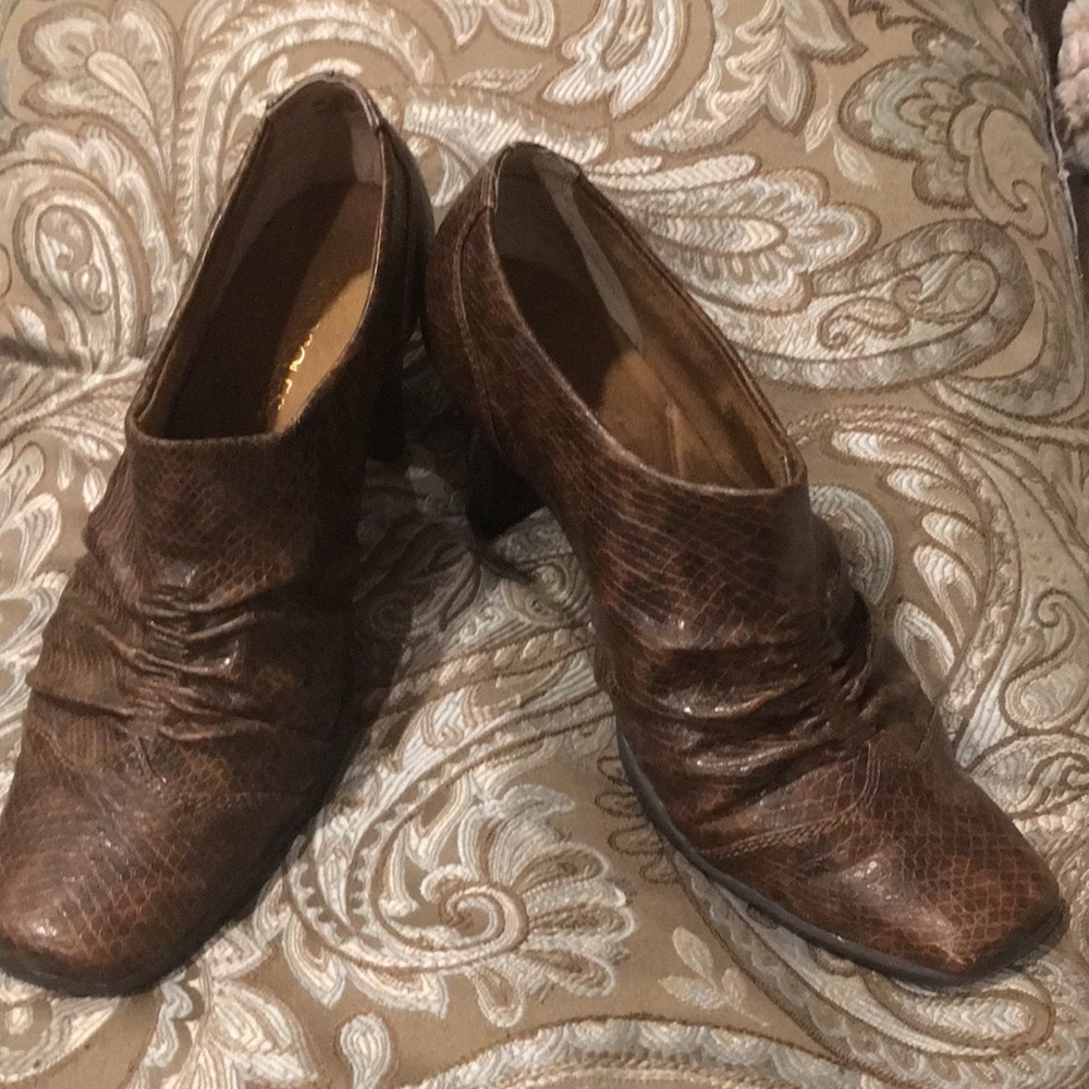Aerosoles Brown Booties Size 9